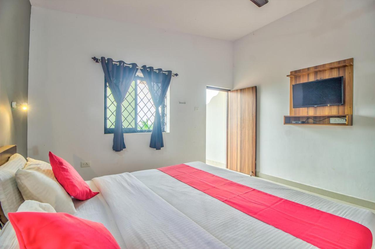 Beach Doorz Hotel Baga Exterior photo