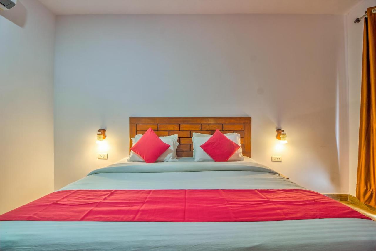 Beach Doorz Hotel Baga Exterior photo
