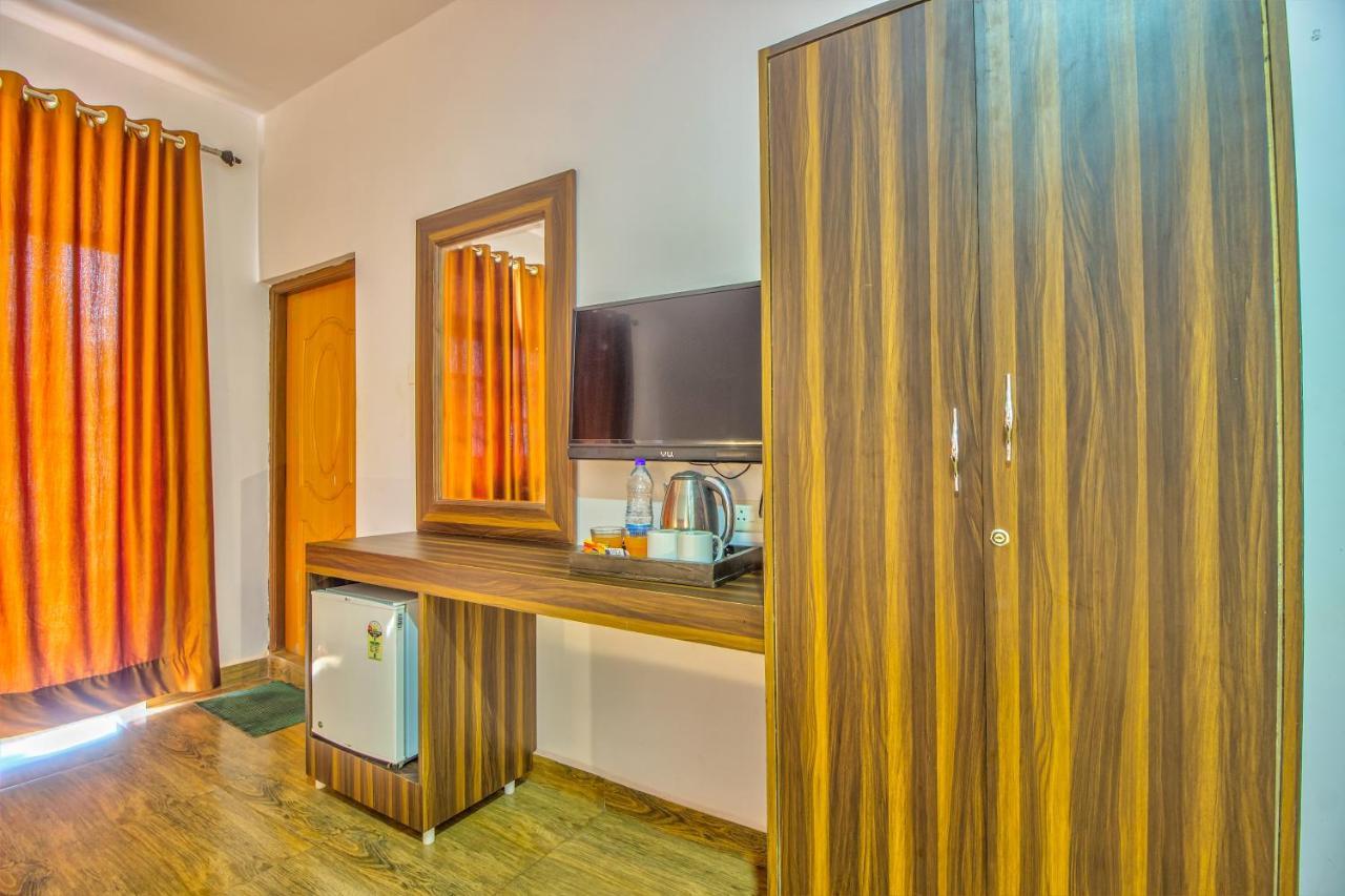 Beach Doorz Hotel Baga Exterior photo